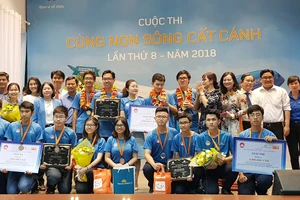 Trường THPT Chuyên Lê Hồng Phong giành giải nhất cuộc thi “Cùng non sông cất cánh”