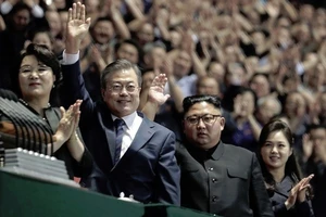 Tổng thống Hàn Quốc Moon Jae-in và Nhà lãnh đạo Triều Tiên Kim Jong-un trong cuộc gặp Thượng đỉnh lần 3 tại Bình Nhưỡng. Ảnh: Joint Press Corps