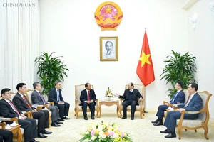Thủ tướng Nguyễn Xuân Phúc tại tiếp Bộ trưởng Tư pháp Lào Xaysy Santivong. Ảnh: VGP