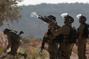 Quân đội Israel bắn vào người biểu tình ở Bờ Tây
