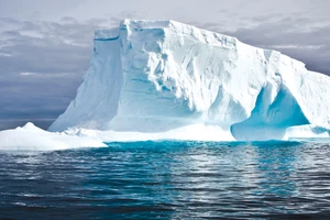 Mỗi giây có tới 14.000 tấn nước Bắc cực đổ ra biển