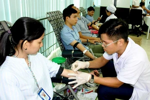 Hơn 180.000 lượt người dân tham gia hiến máu cứu người