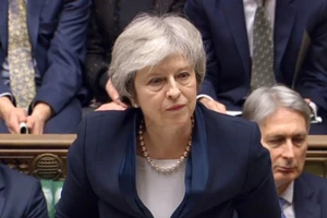 Thủ tướng Anh Theresa May đối mặt với khó khăn sau khi thỏa thuận Brexit bị Hạ viện Anh phản đối