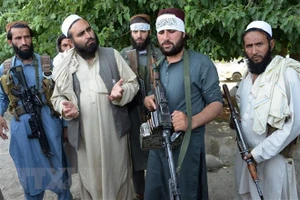 Các tay súng Taliban tại khu vực ngoại ô Jalalabad, tỉnh Nangarhar, Afghanistan, ngày 16-6-2018.