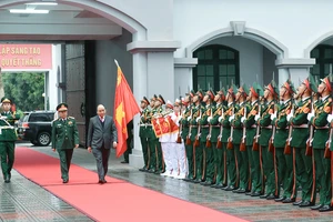 Thủ tướng Nguyễn Xuân Phúc tại buổi thăm và làm việc với Tổng cục II. Ảnh: VGP