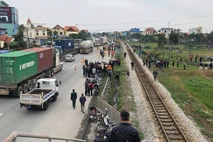 Hiện trường vụ tai nạn giao thông đặc biệt nghiêm trọng tại xã Kim Lương, huyện Kim Thành, tỉnh Hải Dương ngày 21-1.