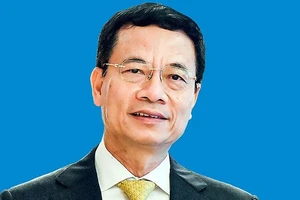 Bộ Trưởng Bộ TT-TT Nguyễn Mạnh Hùng