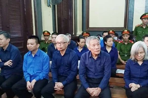 Bị cáo Trần Phương Bình và các đồng phạm tại phiên xét xử sơ thẩm