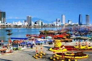 Đà Nẵng tạm ngừng hoạt động cảng sông Hàn 