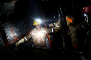 Nam Phi: Giải cứu 1.800 thợ mỏ bị mắc kẹt
