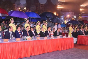 Thủ tướng Chính phủ Nguyễn Xuân Phúc và các đồng chí lãnh đạo, nguyên lãnh đạo Đảng, Nhà nước về tham dự Lễ kỷ niệm
