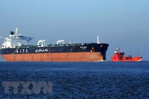 Tàu chở dầu bị tấn công gần eo biển Hormuz