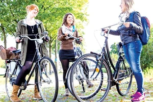 Nhiều người trẻ ở Đức chạy xe đạp thay cho ô tô