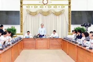 Bí thư Thành ủy TPHCM Nguyễn Thiện Nhân phát biểu tại buổi sơ kết. Ảnh: Việt Dũng