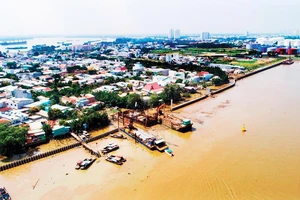 Đê kè, cống nhỏ Cầu Kinh, Bà Bướm (quận 7) thuộc dự án “Giải quyết ngập do triều khu vực TPHCM có xét đến yếu tố biến đổi khí hậu - Giai đoạn 1”