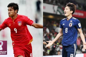 Tuyển Nhật Bản (phải) có khởi đầu thuận lợi bằng chiến thắng 2 - 0 ngay trên sân Myanmar