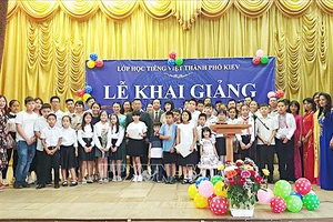 Lễ khai giảng lớp tiếng Việt năm học 2019-2020 tại Trung tâm Ngoại ngữ Up & Go, Trường THPT số 308, thủ đô Kiev