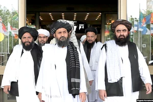 Một phái đoàn Taliban trong cuộc gặp với quan chức cấp cao Chính phủ Afghanistan vào tháng 5-2019 tại Nga