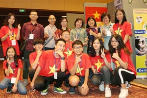 Đoàn Việt Nam tham dự cuộc thi. Ảnh: hcmcpv