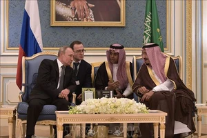 Quốc vương Saudi Arabia Salman (phải) và Tổng thống Nga Vladimir Putin (trái) trong cuộc gặp tại Riyadh, Saudi Arabia, ngày 14-10-2019