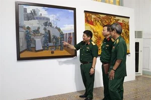 Tác phẩm “Bảo đảm khí tài” – Sơn dầu của họa sỹ Nguyễn Phú Hậu. Ảnh: QK7 Online