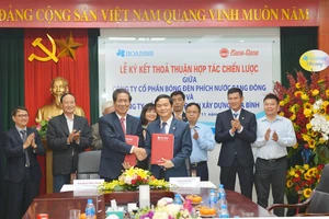 Tập đoàn Xây dựng Hòa Bình và Công ty CP Bóng đèn phích nước Rạng Đông ký kết hợp tác chiến lược