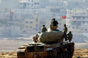 Xe tăng quân đội Thổ Nhĩ Kỳ tham chiến ở mặt trận phía Đông Nam tỉnh Idlib