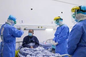 Bệnh nhân nhiễm virus Corona được điều trị tại bệnh viện ở Chương Châu, tỉnh Phúc Kiến, Trung Quốc, ngày 2/2/2020. Ảnh: THX/TTXVN