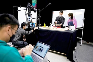 Một buổi ghi hình kênh dạy nấu ăn trực tuyến