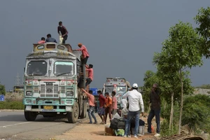 Ấn Độ sơ tán hàng ngàn người bị đe dọa bởi lốc xoáy. Ảnh: thejakartapost.com