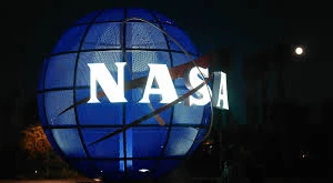 NASA muốn hợp tác với Roscosmos 