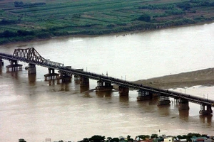 Phát hiện quả bom gần cầu Long Biên