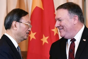 Ông Mike Pompeo (phải) và ông Dương Khiết Trì gặp gỡ tại Washington, tháng 11-2018. Ảnh: MandelNgan