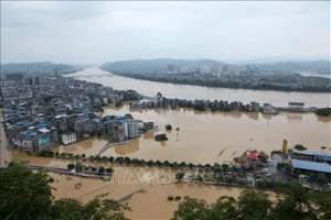 Trung Quốc nâng mức ứng phó lũ lụt 