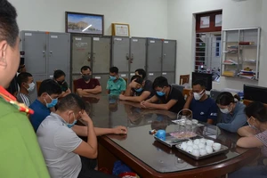 Các đối tượng tại cơ quan cảnh sát điều tra. Ảnh: Công an tỉnh Quảng Ninh
