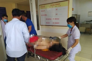 Nạn nhân được chuyển vào Bệnh viện Đa khoa tỉnh Hà Tĩnh cấp cứu