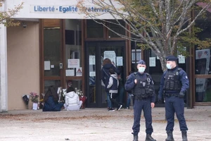 Nghi can sát hại giáo viên người Pháp đã bị cảnh sát bắn chết