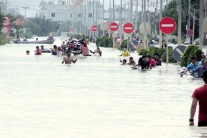 Ngập lụt tại ngoại ô thủ đô Phnôm Pênh, Campuchia