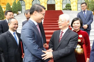 Tổng Bí thư, Chủ tịch nước Nguyễn Phú Trọng với các Đại sứ, Tổng Lãnh sự Việt Nam tại nước ngoài. Ảnh: TXVN