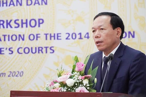 Ông Nguyễn Trí Tuệ, Phó Chánh án Tòa án Nhân dân Tối cao phát biểu khai mạc hội thảo. Ảnh: VTV
