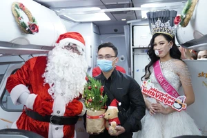 Cùng Hoa hậu Việt Nam Đỗ Thị Hà đón Giáng sinh cổ tích trên độ cao 10.000m