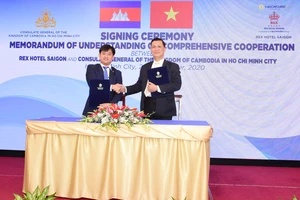 Quang cảnh Lễ ký kết thỏa thuận hợp tác toàn diện giữa Khách sạn Rex Sài Gòn và Tổng Lãnh sự quán Vương quốc Campuchia
