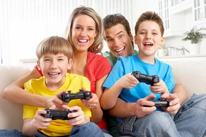 Chơi game kết nối các thành viên trong gia đình