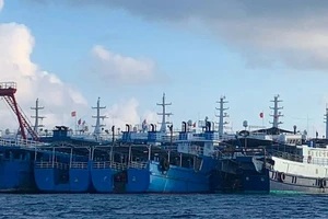 Các tàu bị cho là thuộc dân quân biển Trung Quốc neo đậu tại đá Ba Đầu trong quần đảo Trường Sa thuộc chủ quyền Việt Nam ngày 27-3. Ảnh: REUTERS