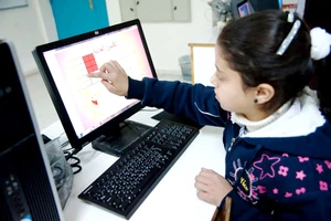 Học sinh Palestine có cơ hội tiếp cận với nền tảng giáo dục số hóa