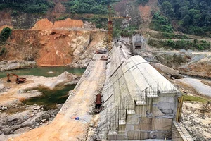 Công trình đập ngăn Thủy điện Rào Trăng 3 trước nỗi lo trong mùa mưa bão 2021, do chưa được cấp phép thi công các hạng mục còn lại