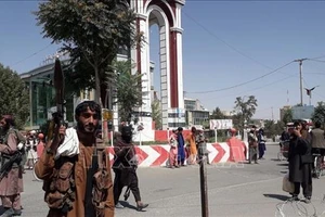 Các tay súng Taliban tại thành phố Ghazni, Afghanistan, ngày 12-8-2021. Ảnh: THX/TTXVN