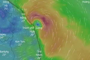 Hồi 22 giờ ngày 11-9, vị trí tâm bão số 5 ngay trên vùng biển từ Đà Nẵng đến Bình Định