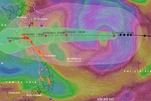 Bão Kompasu đã càn quét qua Philippines và đã đi vào Biển Đông. Ảnh: VNDMS