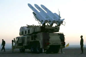 Iran thử nghiệm thành công hệ thống phòng thủ tên lửa mới